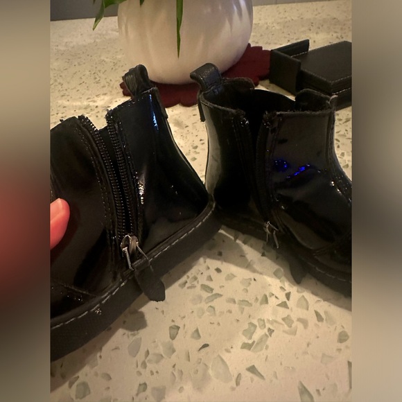 Freshly picked size 6 boots - Picture 2 of 3